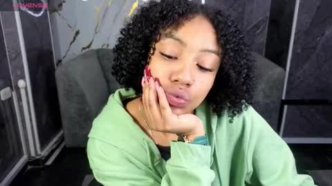 violeth_b online show from November 1, 12:40 pm