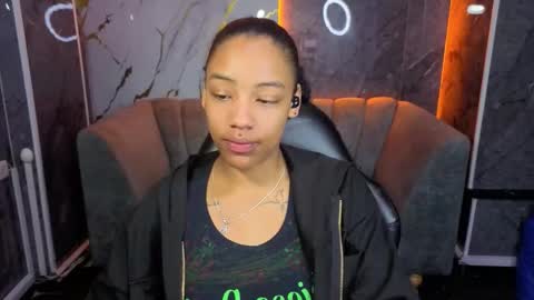 violeth_b online show from November 11, 1:11 pm