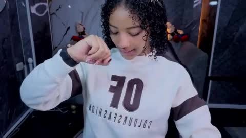 violeth_b online show from May 1, 1:05 pm