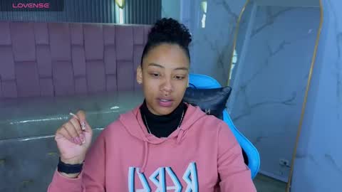 Snapshot of violeth_b chatting on June 8, 1:11 pm violeth_b online show from June 8, 1:11 pm