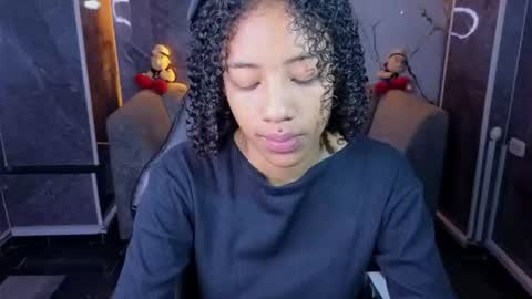 Snapshot of violeth_b chatting on July 1, 1:24 pm violeth_b online show from July 1, 1:24 pm