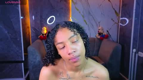 Snapshot of violeth_b chatting on July 22, 1:25 pm violeth_b online show from July 22, 1:25 pm