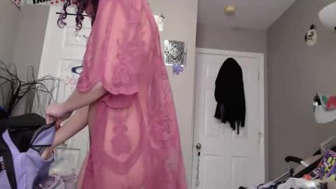 Snapshot of violethooper chatting on March 7, 5:49 pm Violet Hooper online show from March 7, 5:49 pm