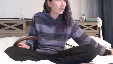 Violet Hooper online show from February 1, 9:35 pm