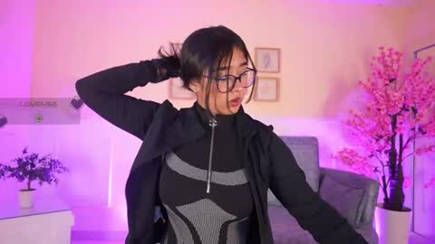 Snapshot of violetjonesx chatting on May 7, 11:37 am violetjonesx online show from May 7, 11:37 am