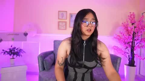 Snapshot of violetjonesx chatting on May 15, 11:39 am violetjonesx online show from May 15, 11:39 am