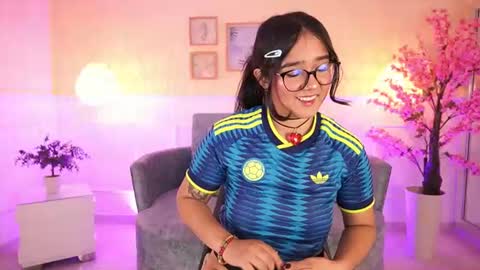 Snapshot of violetjonesx chatting on June 11, 11:41 am violetjonesx online show from June 11, 11:41 am