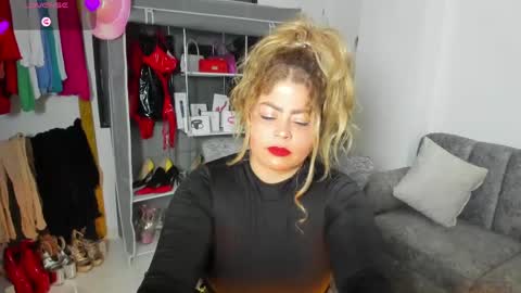 Snapshot of violetmontana chatting on June 3, 11:54 pm VIOLETA MONTANA online show from June 3, 11:54 pm