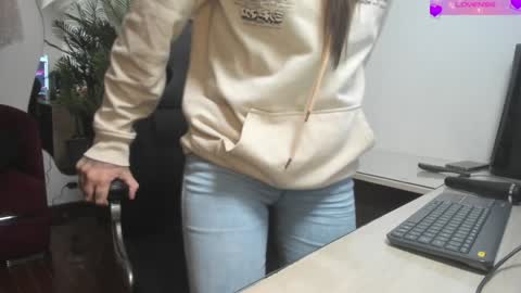 Snapshot of violetparkker chatting on January 8, 1:41 pm violetparkker online show from January 8, 1:41 pm