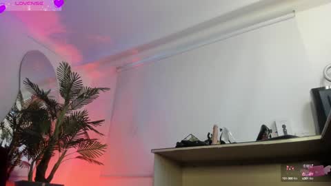 Snapshot of violetparkker chatting on January 22, 11:56 am violetparkker online show from January 22, 11:56 am