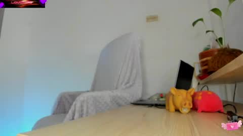 Snapshot of violetparkker chatting on June 6, 6:23 pm violetparkker online show from June 6, 6:23 pm