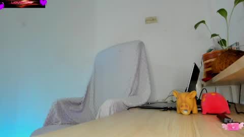 Snapshot of violetparkker chatting on June 9, 12:06 pm violetparkker online show from June 9, 12:06 pm