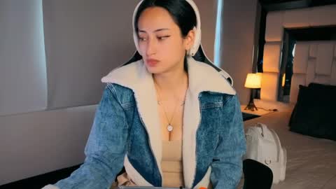 Snapshot of violetskinny chatting on April 4, 7:22 pm violetskinny online show from April 4, 7:22 pm