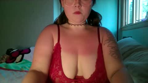 Snapshot of violetsunflower chatting on June 4, 12:38 am VioletSunflower online show from June 4, 12:38 am