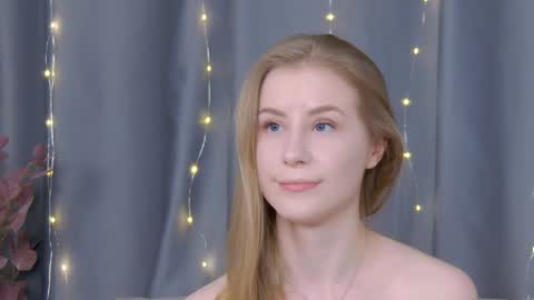 Snapshot of violetswone chatting on February 7, 12:06 pm VioletSwone online show from February 7, 12:06 pm