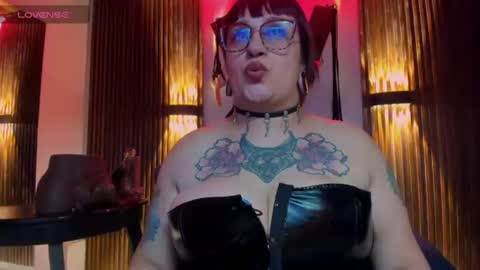 Snapshot of violett_8 chatting on July 1, 8:52 pm violett_8 online show from July 1, 8:52 pm