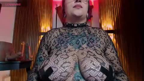 Snapshot of violett_8 chatting on July 4, 12:17 am violett_8 online show from July 4, 12:17 am