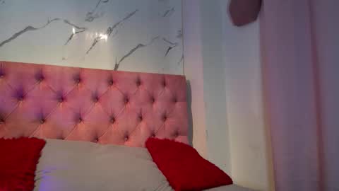 violett  rousee online show from December 17, 4:46 pm