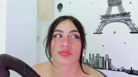 Snapshot of violett_collinss chatting on July 6, 2:08 am violett_collinss online show from July 6, 2:08 am