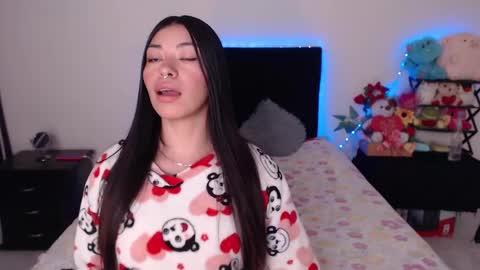 Snapshot of violett_flowers chatting on March 11, 10:53 pm violeta online show from March 11, 10:53 pm