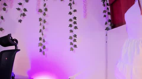 Snapshot of violett_red chatting on February 7, 11:45 pm Violeta online show from February 7, 11:45 pm