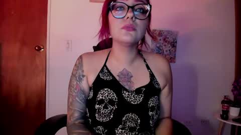 Snapshot of violett_sykes chatting on April 4, 5:49 am violett_sykes online show from April 4, 5:49 am