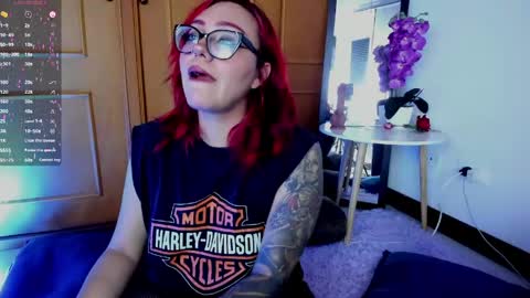 Snapshot of violett_sykes chatting on April 19, 2:44 am violett_sykes online show from April 19, 2:44 am