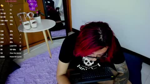 Snapshot of violett_sykes chatting on May 1, 4:28 am violett_sykes online show from May 1, 4:28 am