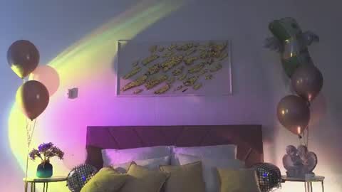 Snapshot of violetta_finch chatting on June 18, 11:03 am violetta_finch online show from June 18, 11:03 am