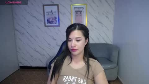 Snapshot of violetta_jhonson_v chatting on May 5, 4:26 pm Violetta online show from May 5, 4:26 pm