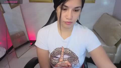Snapshot of violetta_jhonson_v chatting on June 17, 3:20 am Violetta online show from June 17, 3:20 am