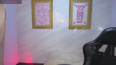 Snapshot of violetta_jhonson_v chatting on June 18, 9:14 am Violetta online show from June 18, 9:14 am