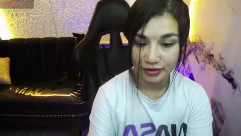 Snapshot of violetta_jhonson_v chatting on June 25, 3:39 am Violetta online show from June 25, 3:39 am