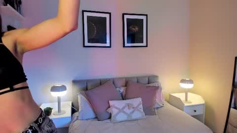 Snapshot of violetta_nur chatting on June 15, 6:32 pm Violetta nur online show from June 15, 6:32 pm