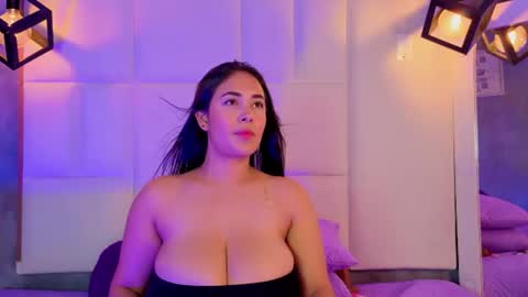 Snapshot of violetta_rose_ chatting on July 12, 1:29 am violetta online show from July 12, 1:29 am