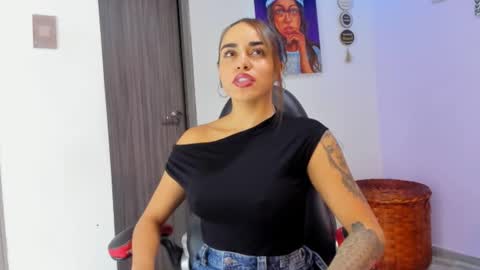 Snapshot of violettaa__ chatting on November 25, 11:16 pm Violetta online show from November 25, 11:16 pm