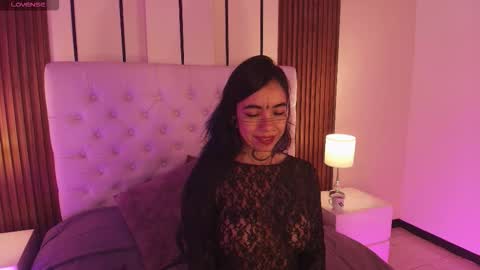 Snapshot of violettaalemida chatting on January 15, 1:16 pm violettaalemida online show from January 15, 1:16 pm