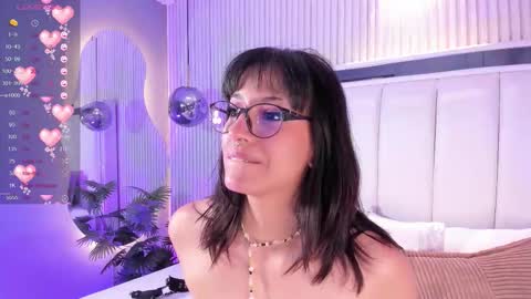 violettacolinss online show from February 13, 11:39 am