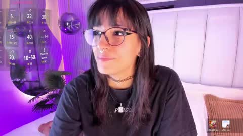 violettacolinss online show from April 28, 11:37 am