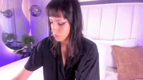 Snapshot of violettacolinss chatting on June 2, 11:34 am violettacolinss online show from June 2, 11:34 am