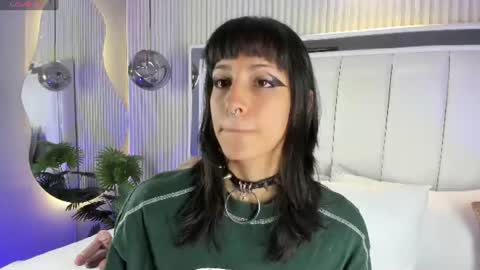 Snapshot of violettacolinss chatting on June 9, 11:33 am violettacolinss online show from June 9, 11:33 am