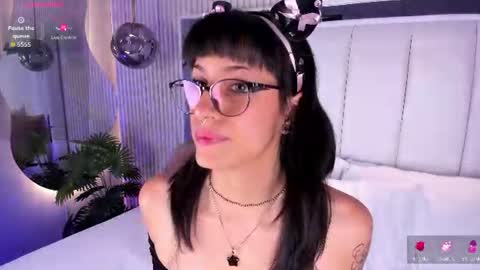 Snapshot of violettacolinss chatting on June 27, 12:22 pm violettacolinss online show from June 27, 12:22 pm