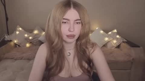 ViolettaOtis online show from November 18, 11:47 am