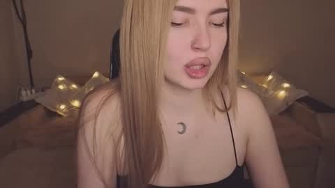 ViolettaOtis online show from December 3, 1:42 pm