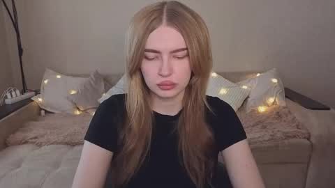 ViolettaOtis online show from May 4, 12:56 pm
