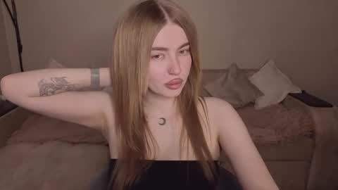 ViolettaOtis online show from May 9, 3:17 pm
