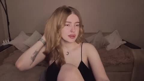 ViolettaOtis online show from May 11, 4:04 pm