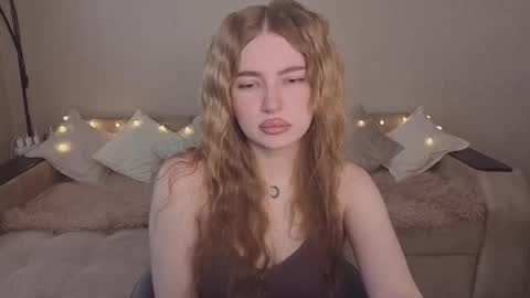 ViolettaOtis online show from May 18, 3:29 pm