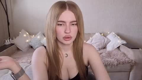 ViolettaOtis online show from May 29, 9:18 am