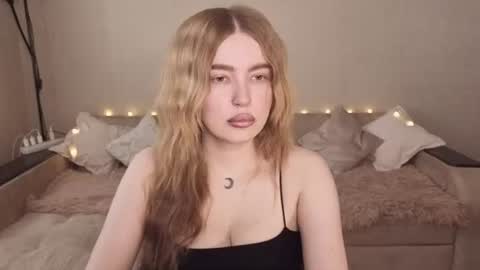 ViolettaOtis online show from June 15, 12:51 pm